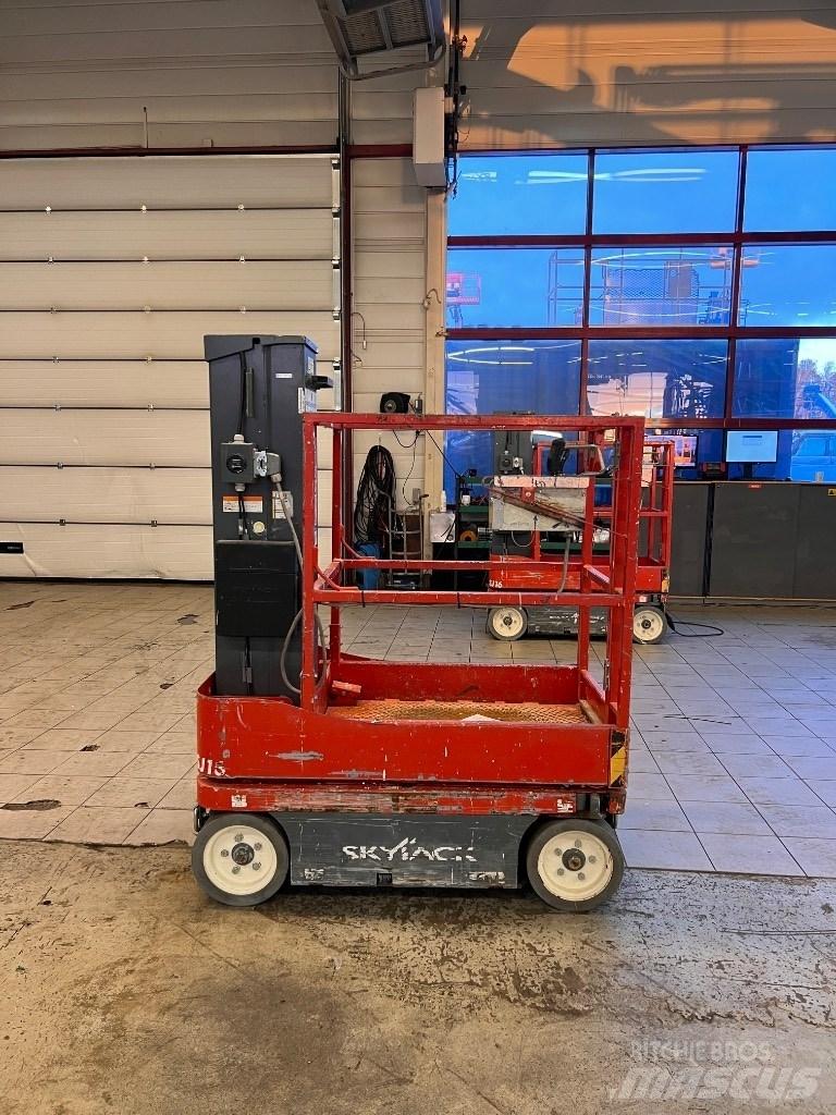 SkyJack SJ 16 Vertical mast lifts