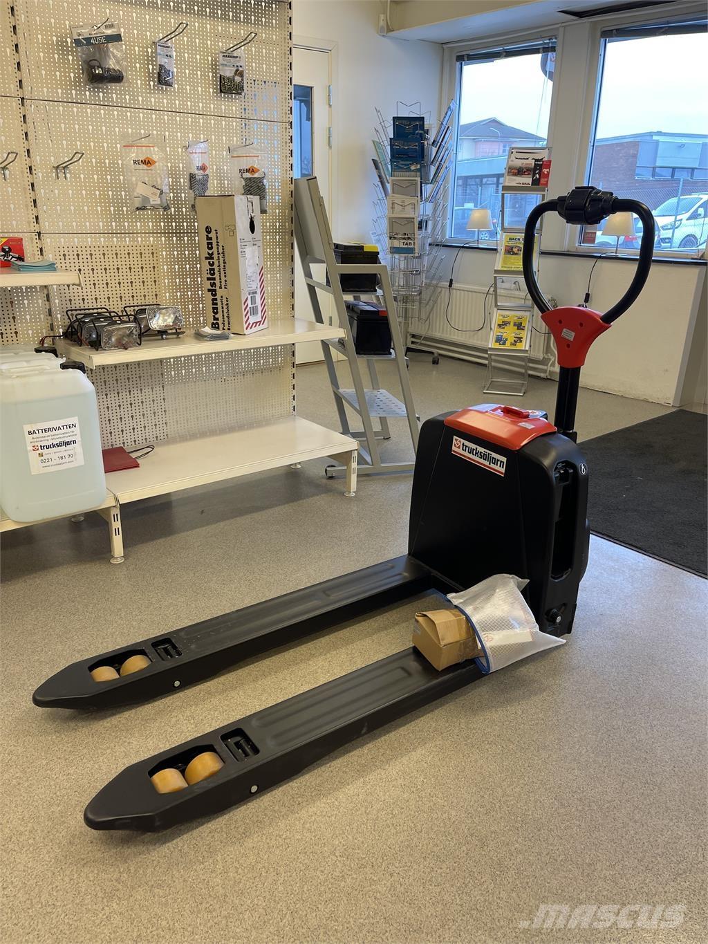 EP Equipment F4 Pedestrian stacker