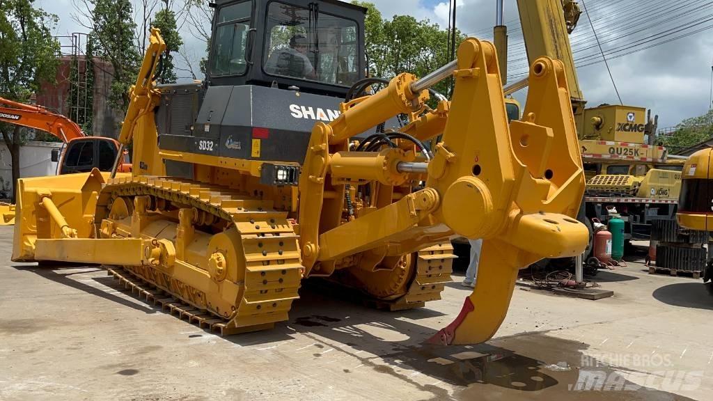 Shantui SD 32 Crawler dozers