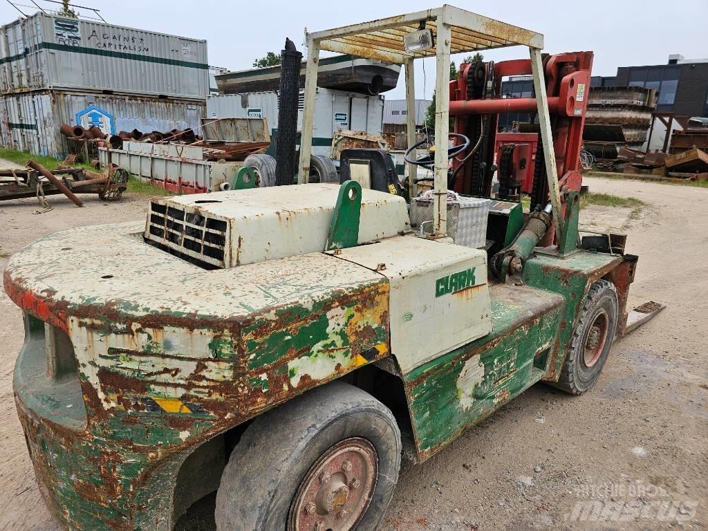 Clark DPH 70 Diesel trucks