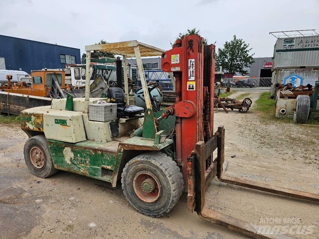 Clark DPH 70 Diesel trucks