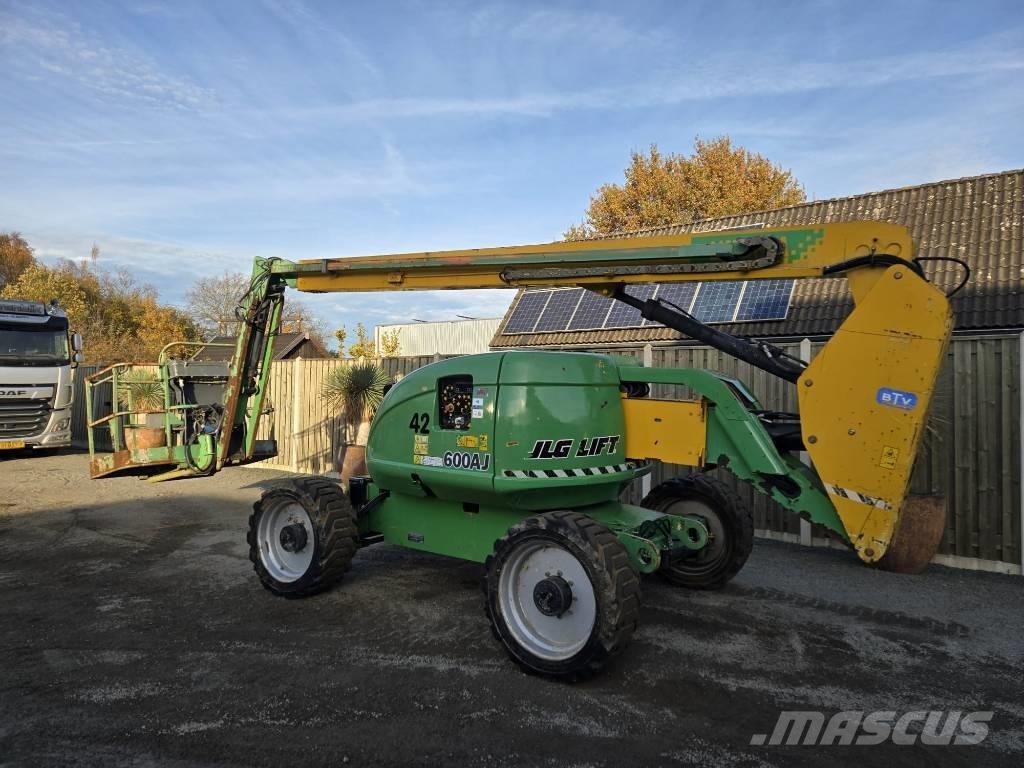 JLG 600 AJ Articulated boom lifts
