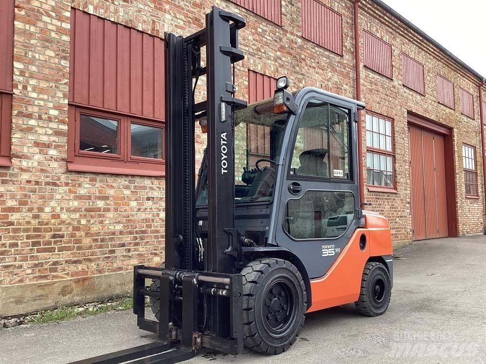 Toyota 8FDJF35 Diesel trucks