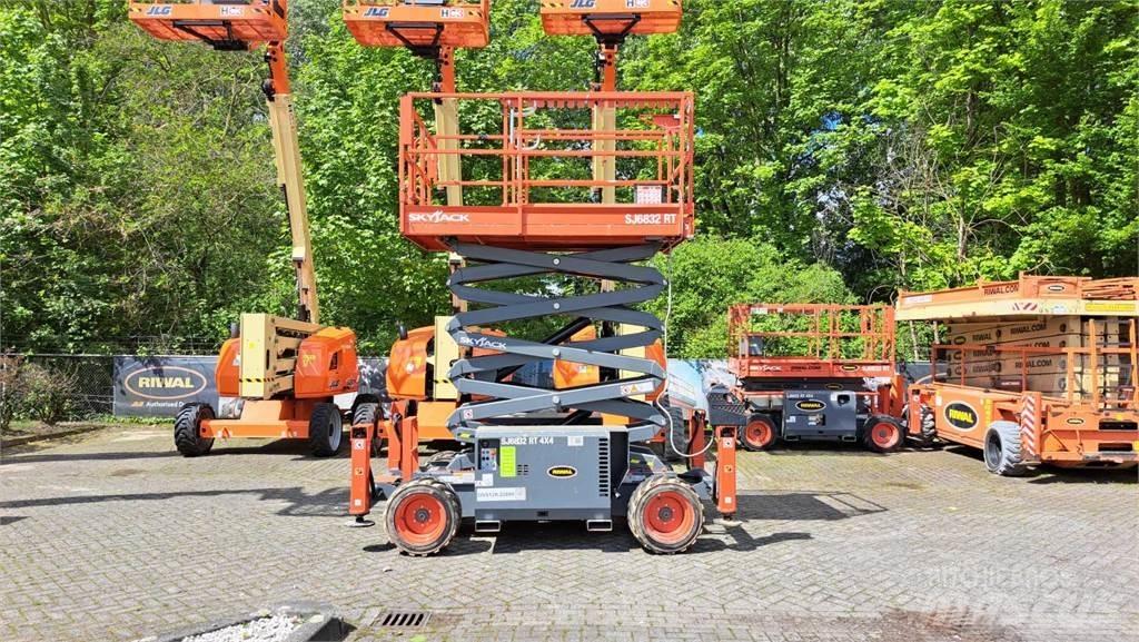 SkyJack 6832RT Scissor lifts