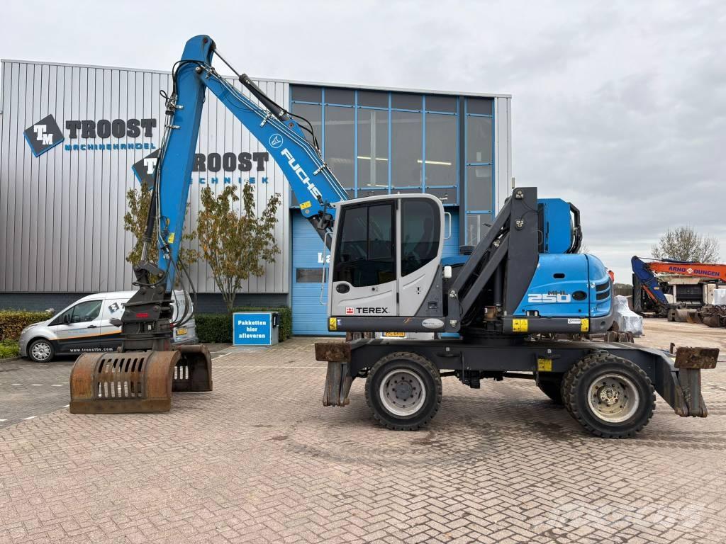 Fuchs MHL 250 Waste / industry handlers