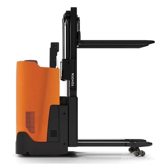 Toyota SSI200D Pedestrian stacker