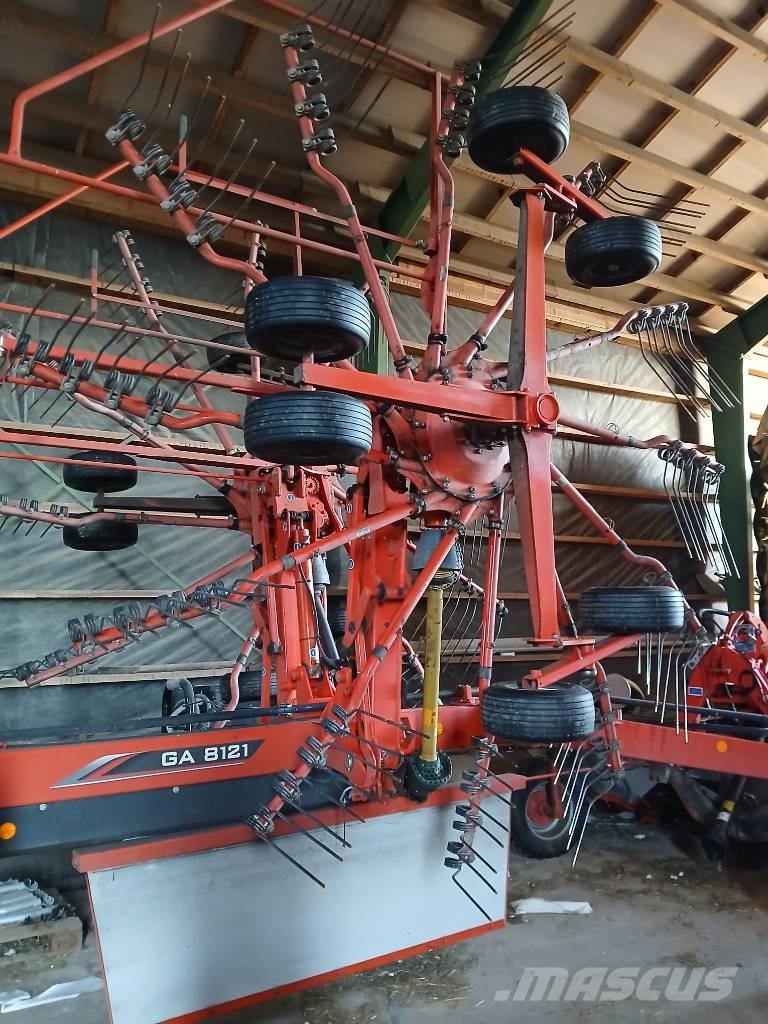 Kuhn GA 8121 Windrowers