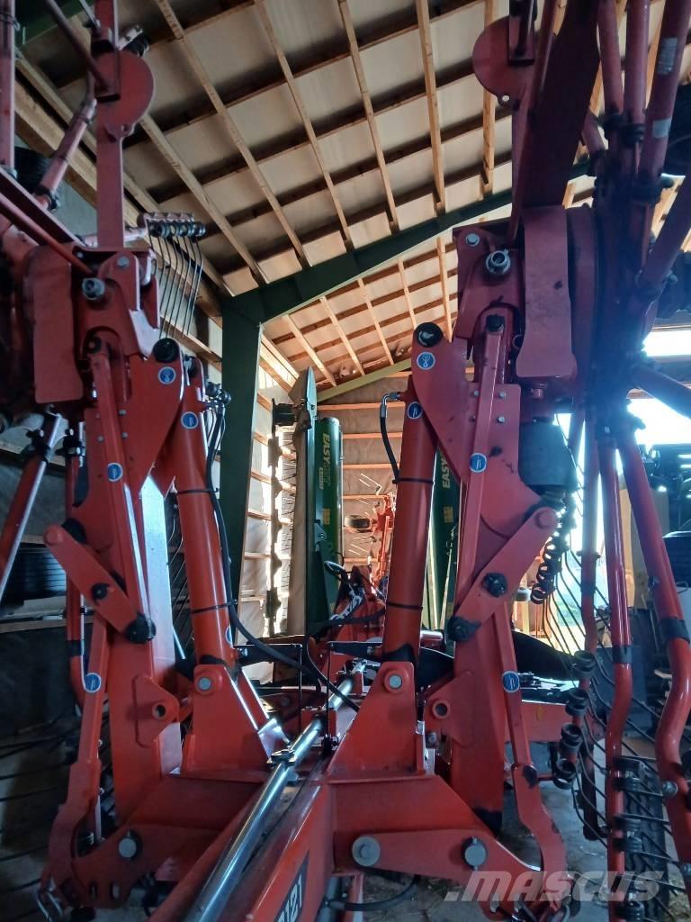 Kuhn GA 8121 Windrowers