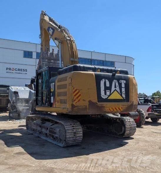 CAT 330 Crawler excavators