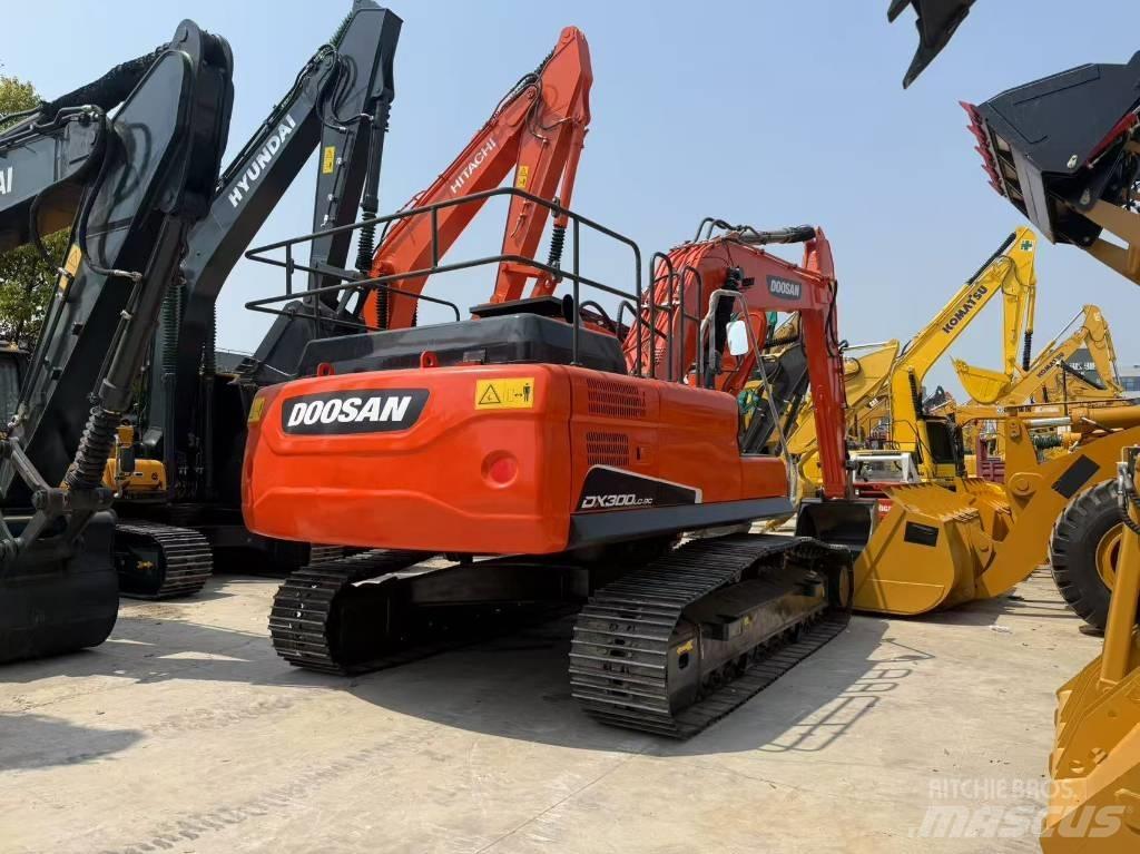 Doosan DX 300 LC Crawler excavators