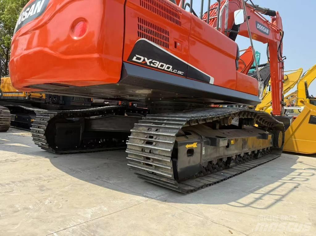 Doosan DX 300 LC Crawler excavators