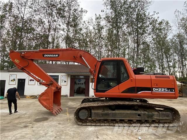 Doosan DH225 Crawler excavators