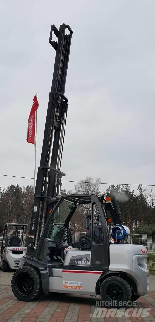 Nissan UG1D2A30LQ LPG trucks