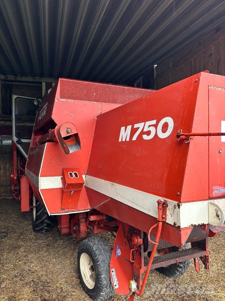 Deutz M750 Combine harvesters