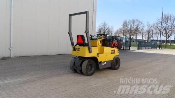 Sakai TS 160 Pneumatic tired rollers