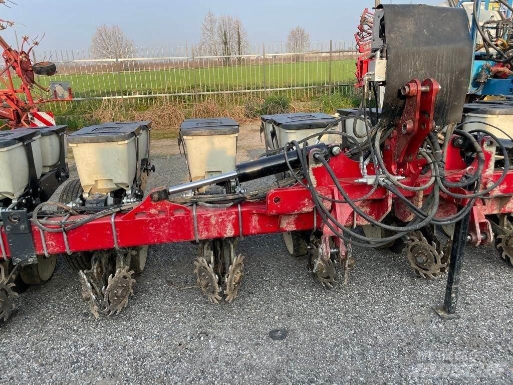 Kinze 8 FILE Planters