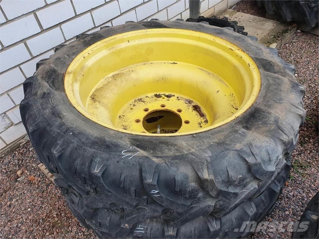 Kleber 270/95R32 Tyres, wheels and rims