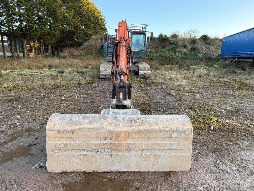 Hitachi ZX225USRLC-3 Crawler excavators