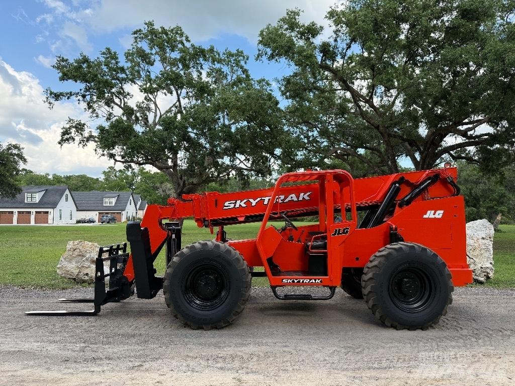 SkyTrak 10054 Telescopic handlers