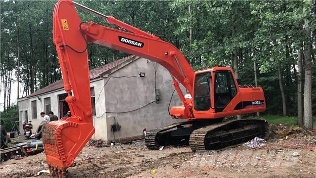 Doosan DH225 Crawler excavators