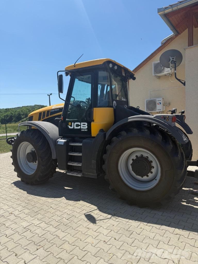JCB JCB Fastrack3230 Tractors