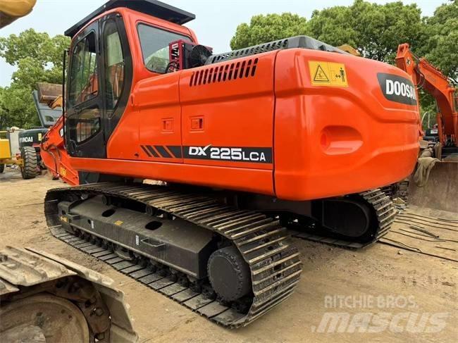 Doosan DX 225 LC Crawler excavators