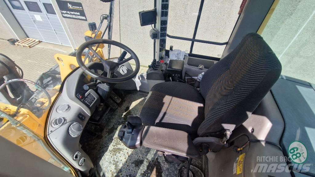 Volvo L 120 F Wheel loaders