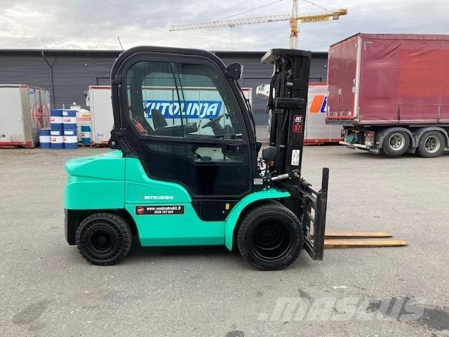 Mitsubishi FD35N Diesel trucks