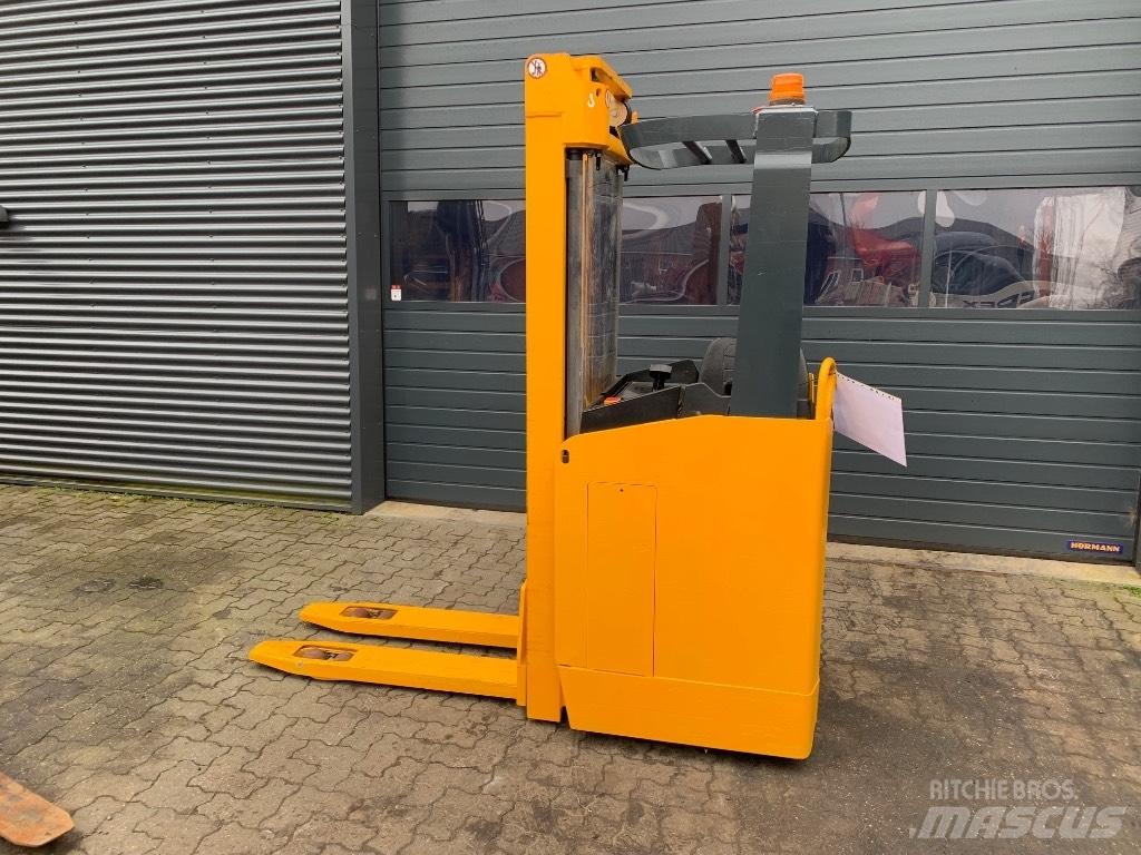 Jungheinrich ESC316 Reach trucks