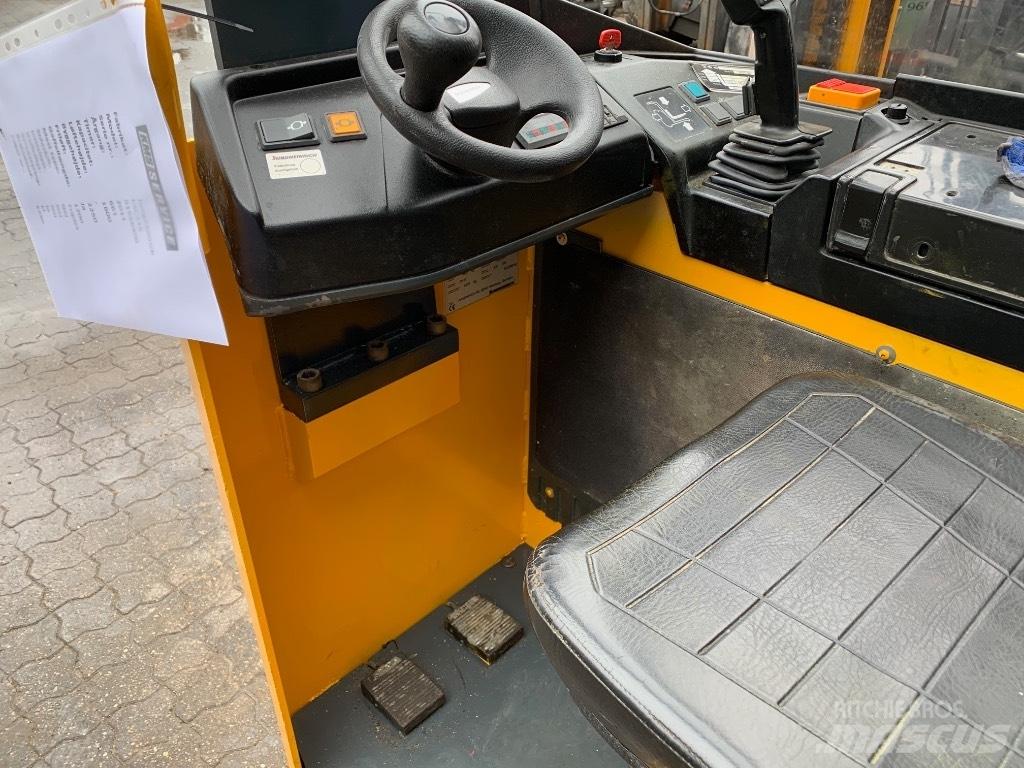 Jungheinrich ESC316 Reach trucks