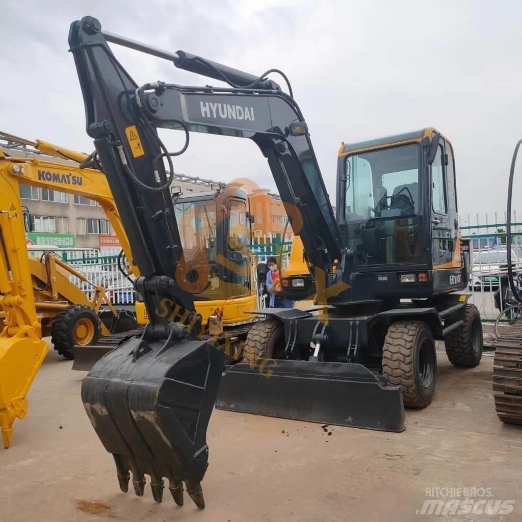 Hyundai 60 W VS Wheeled excavators