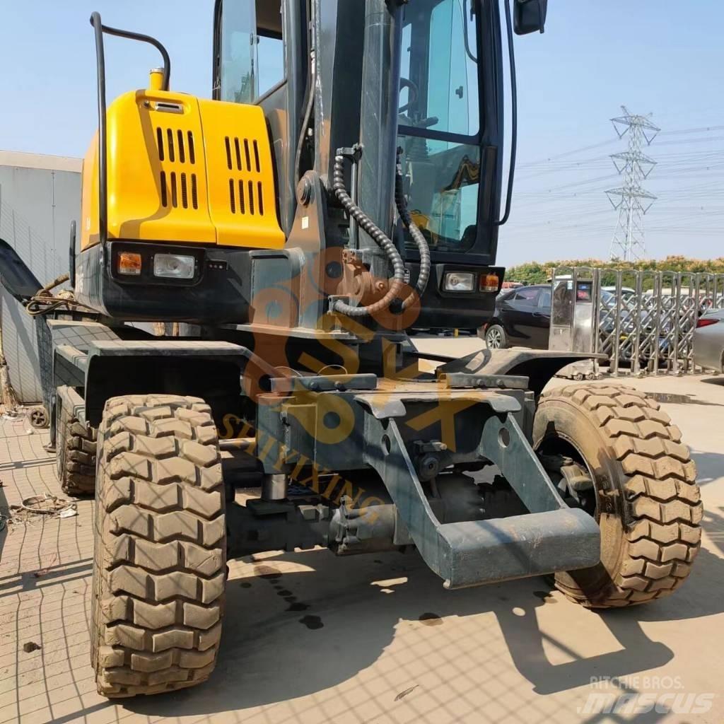 Hyundai 60 W VS Wheeled excavators