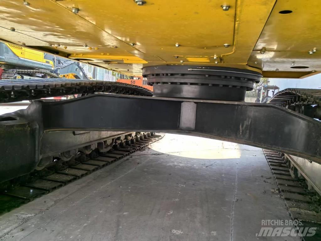 Komatsu PC 220-8 Crawler excavators