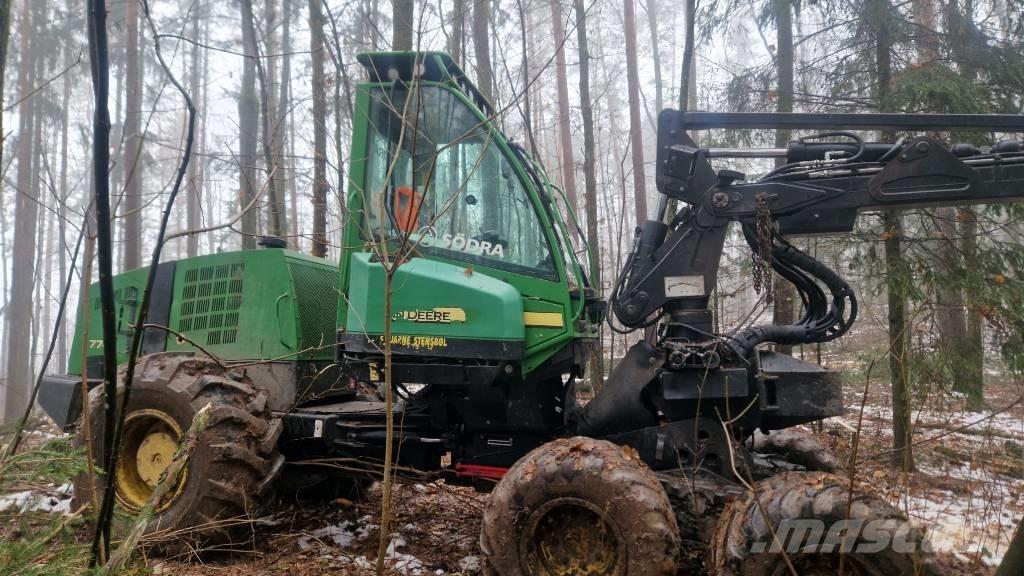 John Deere 770 D Harvesters