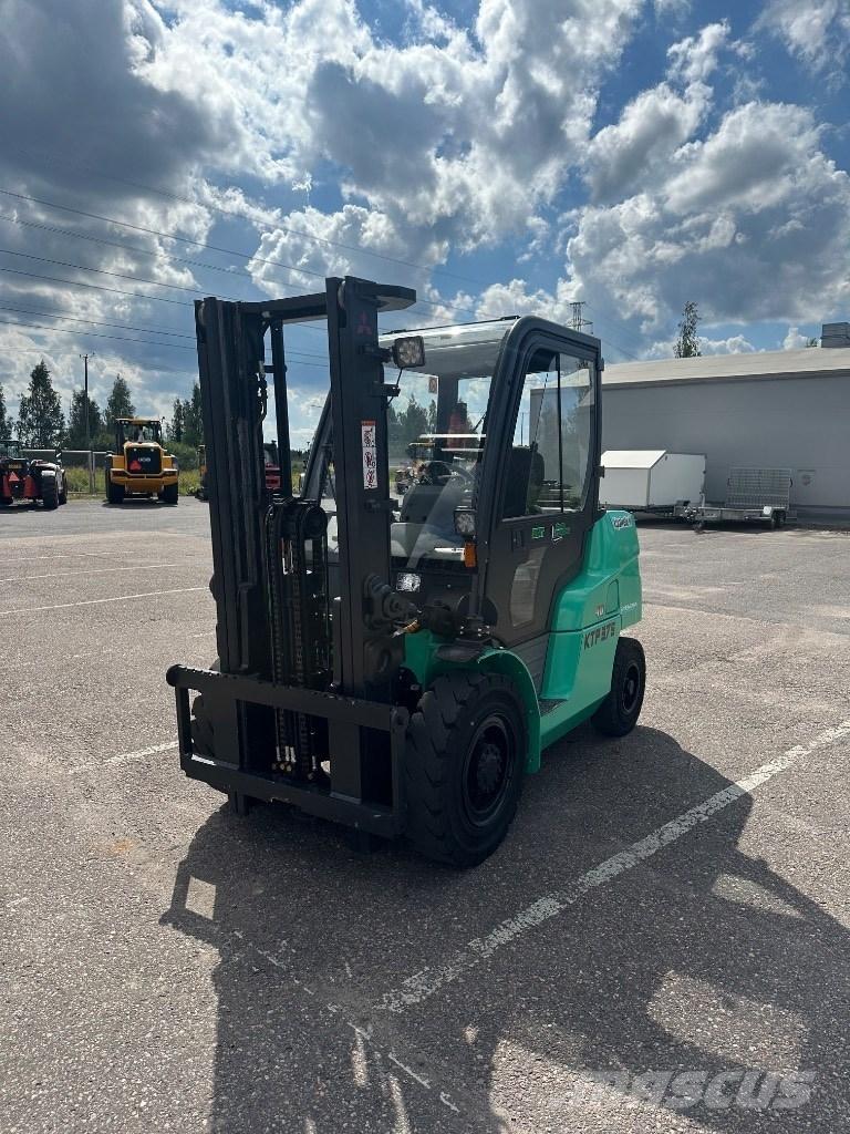 Mitsubishi FD40N Diesel trucks