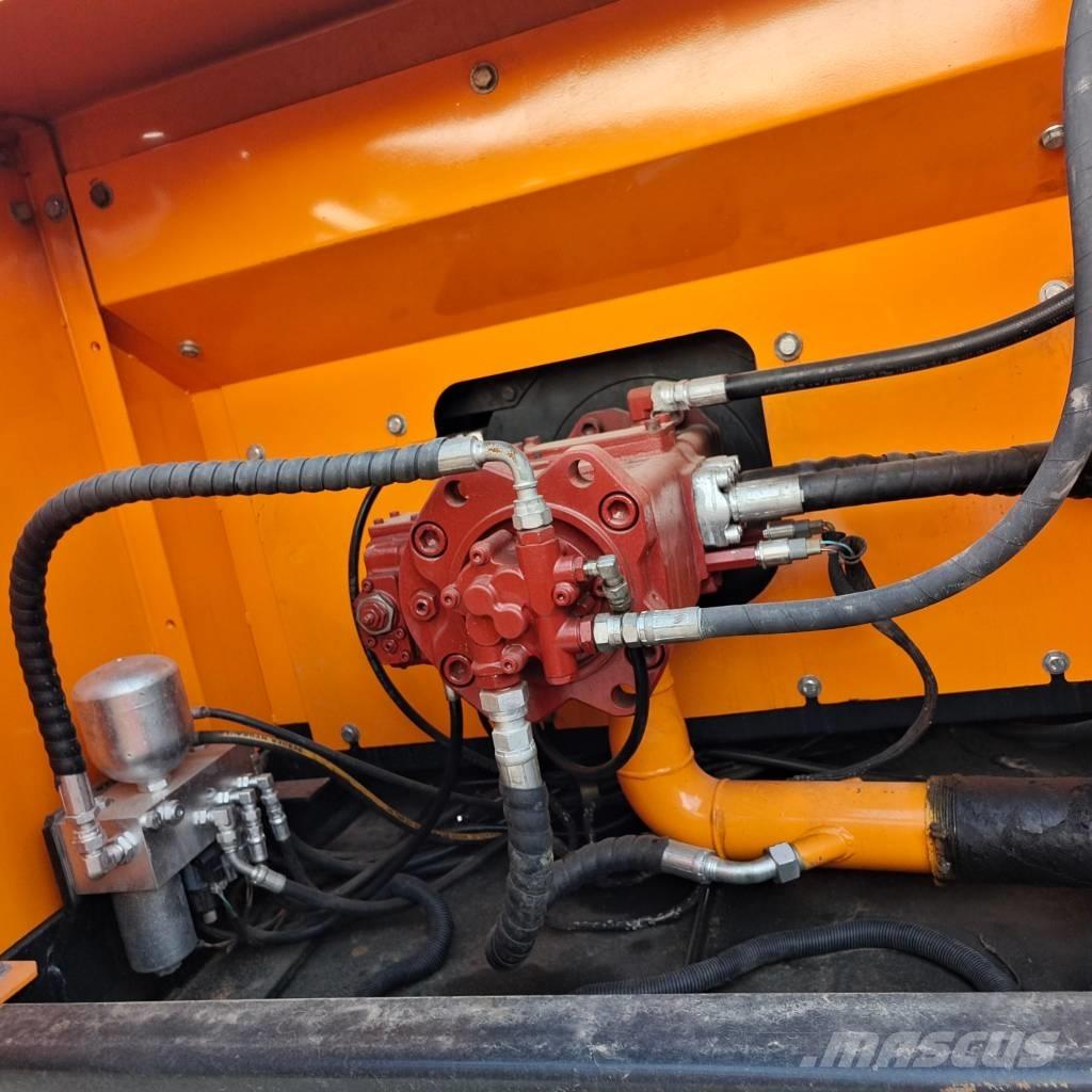 Hyundai 305 LC-9T Crawler excavators