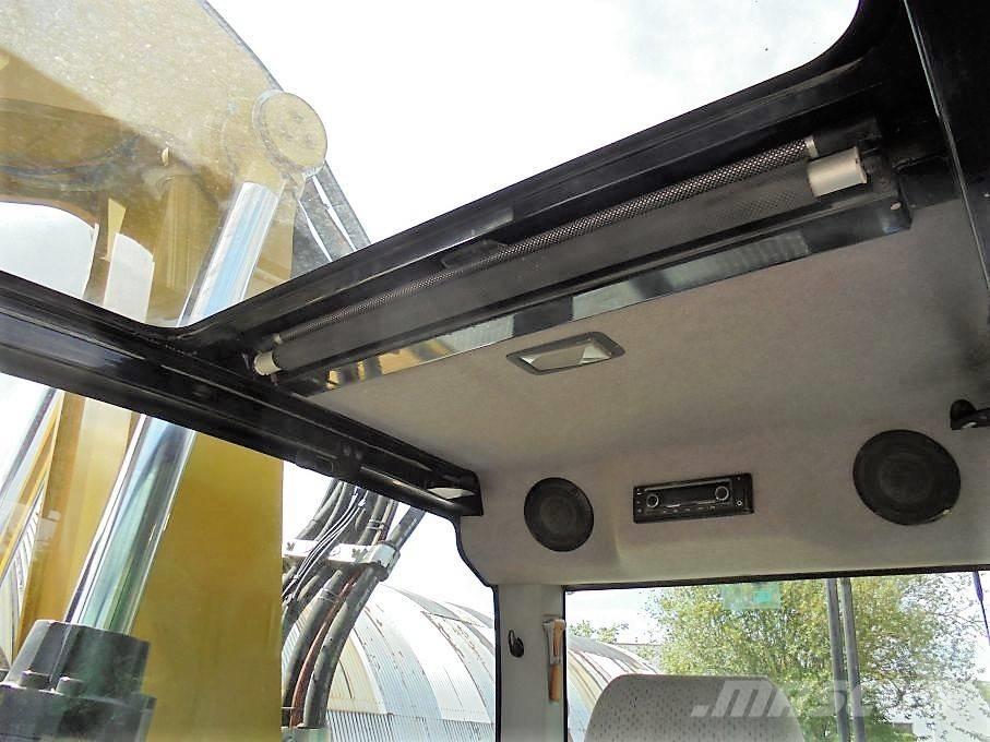 CAT M 320 F Wheeled excavators