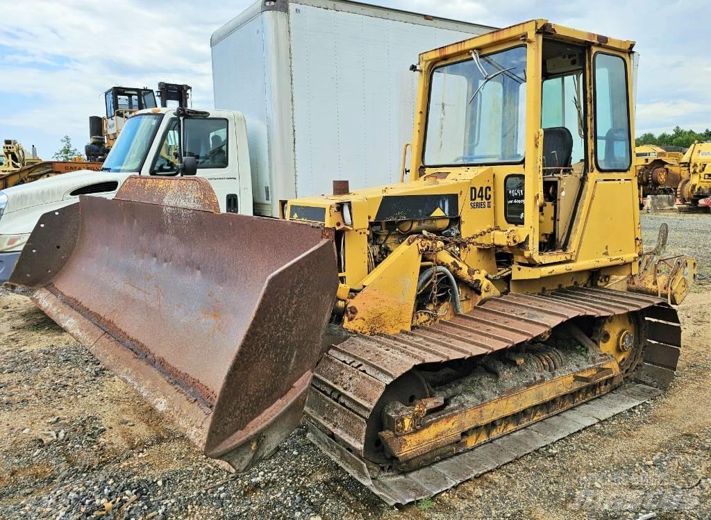 CAT D 4 C Crawler dozers