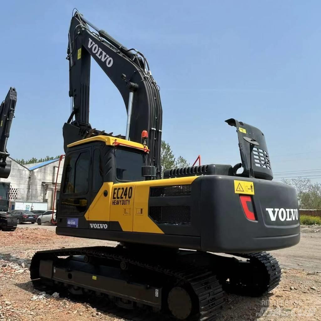 Volvo 240 Crawler excavators