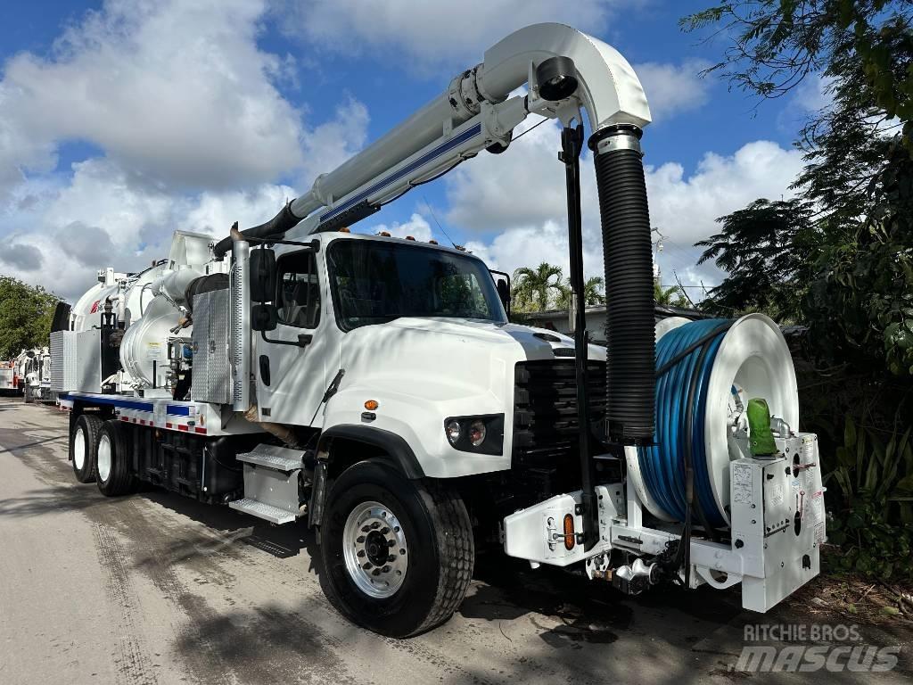 Freightliner 114 SD Combi / vacuum trucks