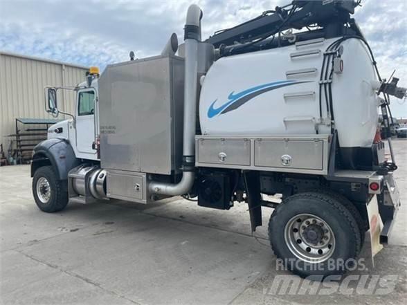 Peterbilt 348 Combi / vacuum trucks