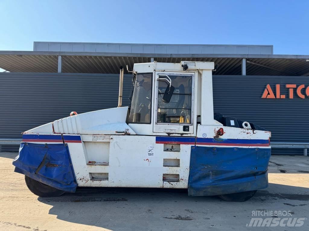 CAT RS-300B Pneumatic tired rollers