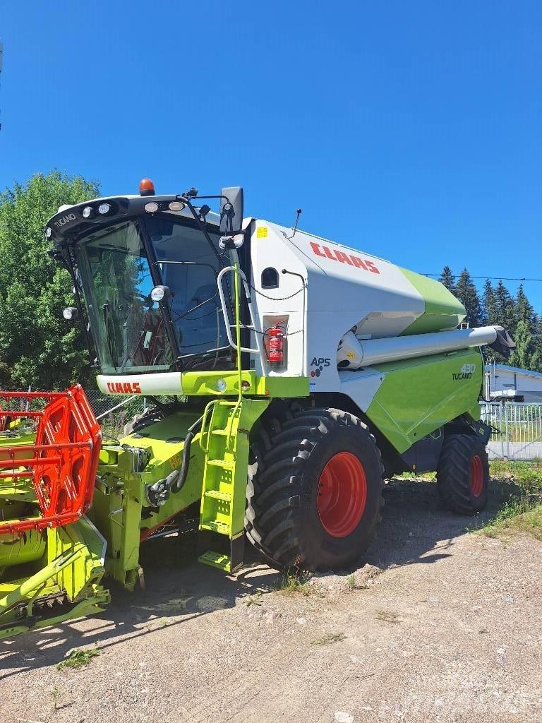 CLAAS 430 Tucano Combine harvesters