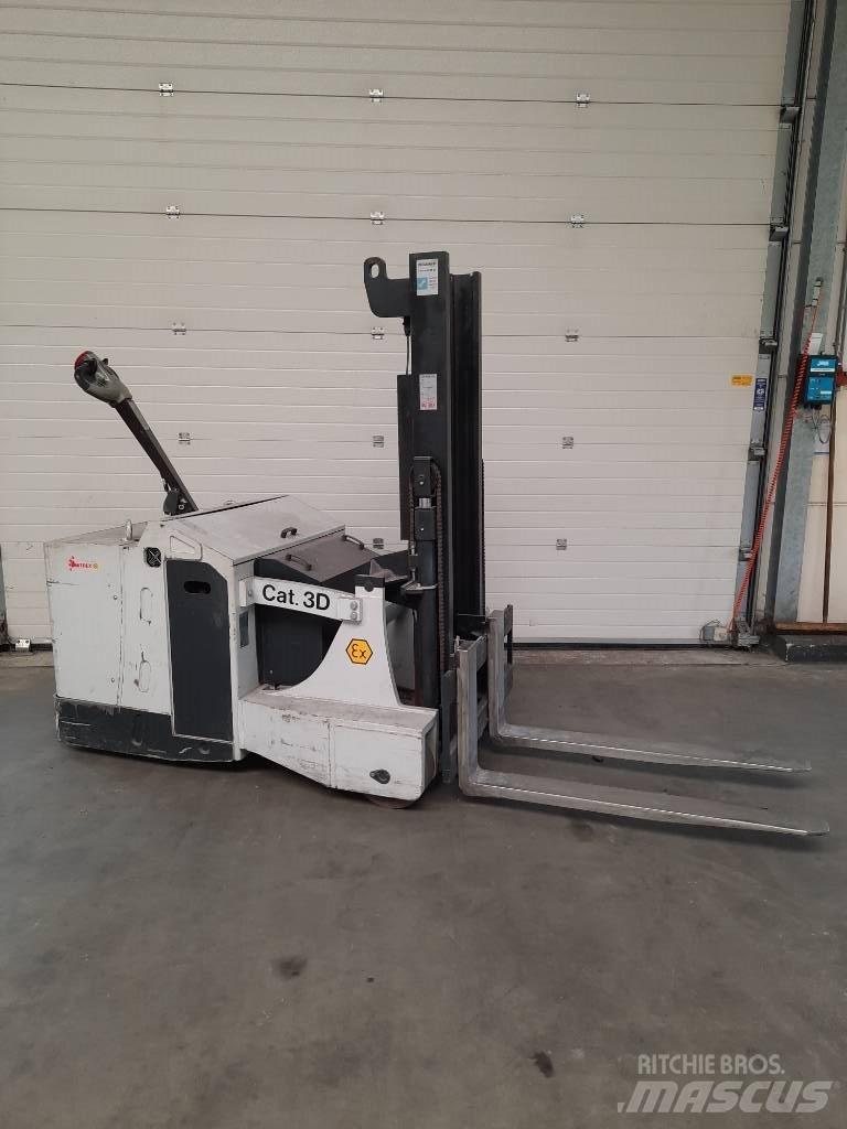 CSI SBCXT1520 Pedestrian stacker