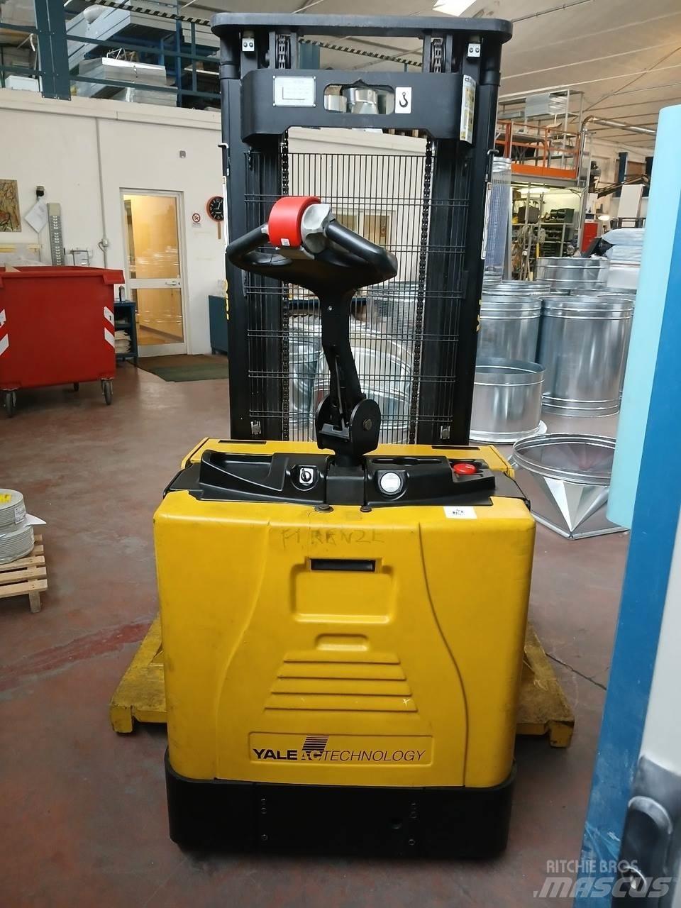 Yale MS15XSL Pedestrian stacker