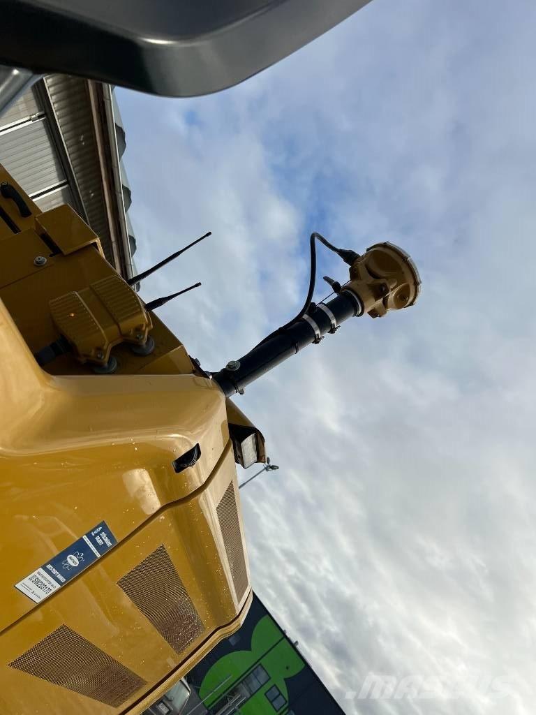 CAT 330 Crawler excavators