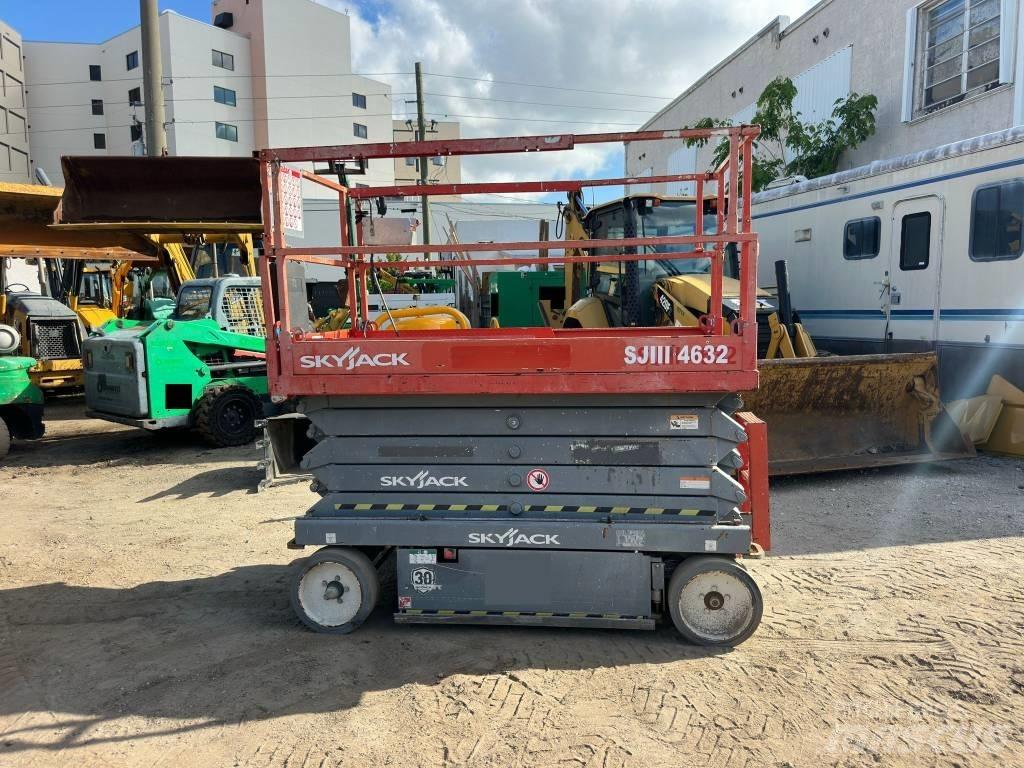JLG 32 Lift Scissor lifts