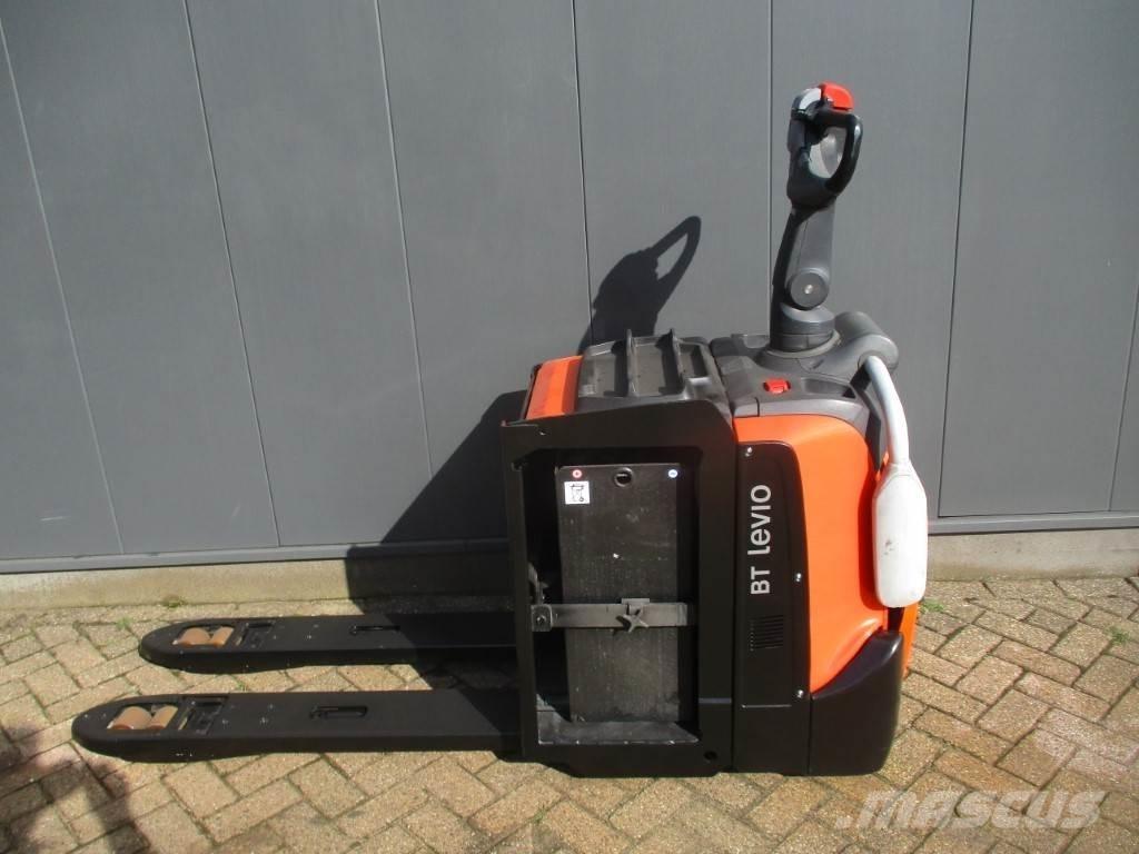 Toyota LPE 200 Low lifter with platform