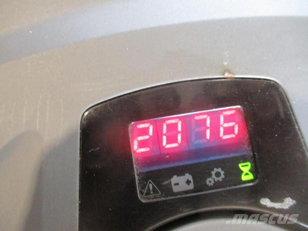 Toyota LPE200 Low lifter with platform