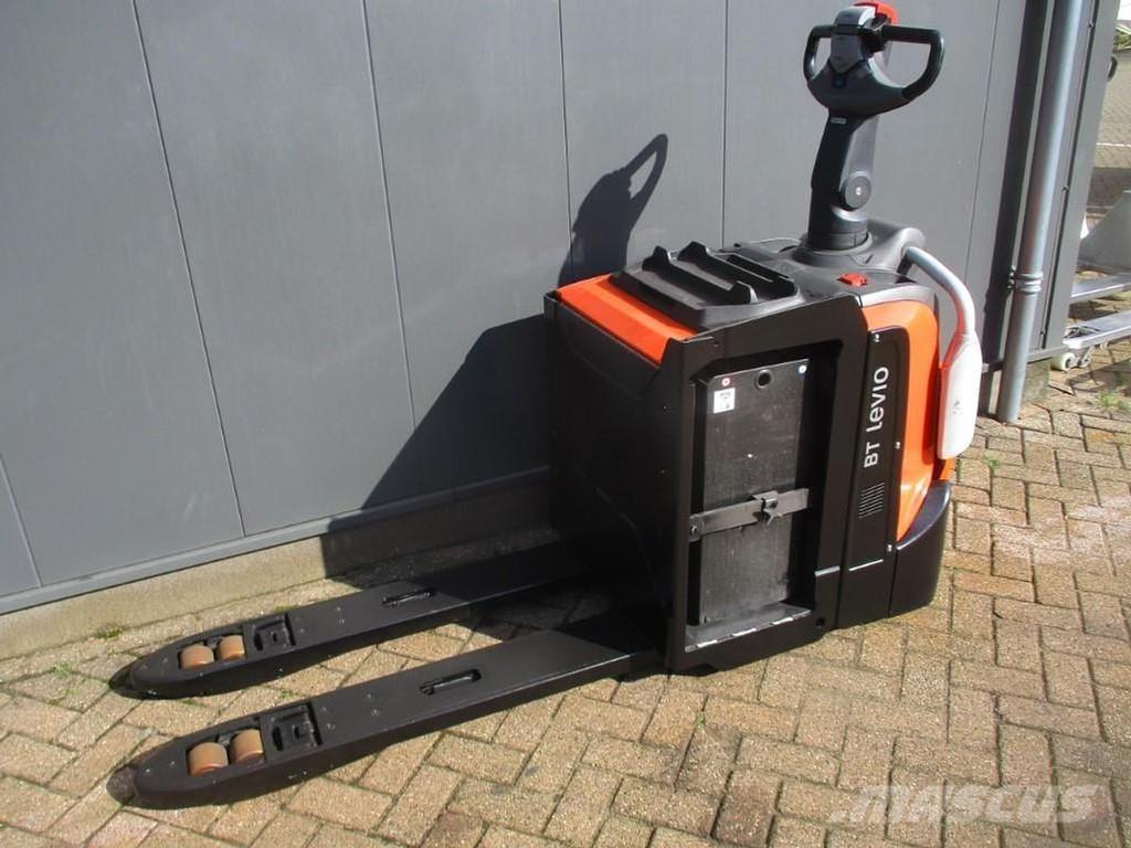 Toyota LPE200 Low lifter with platform